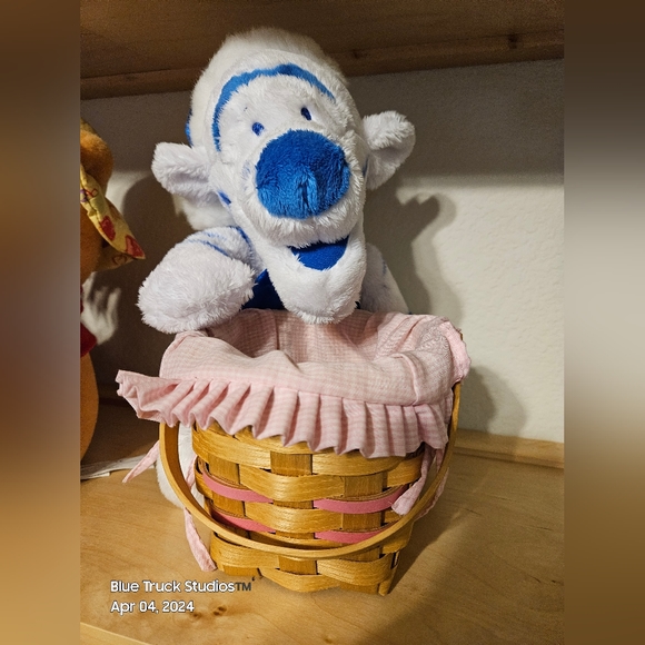 Peterboro Pretty In Pink Breast Cancer Awareness Handled with Liner Basket - Picture 10 of 11